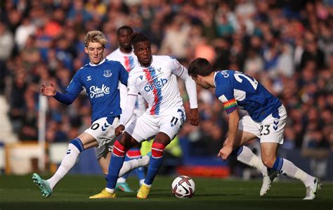 everton live score today.